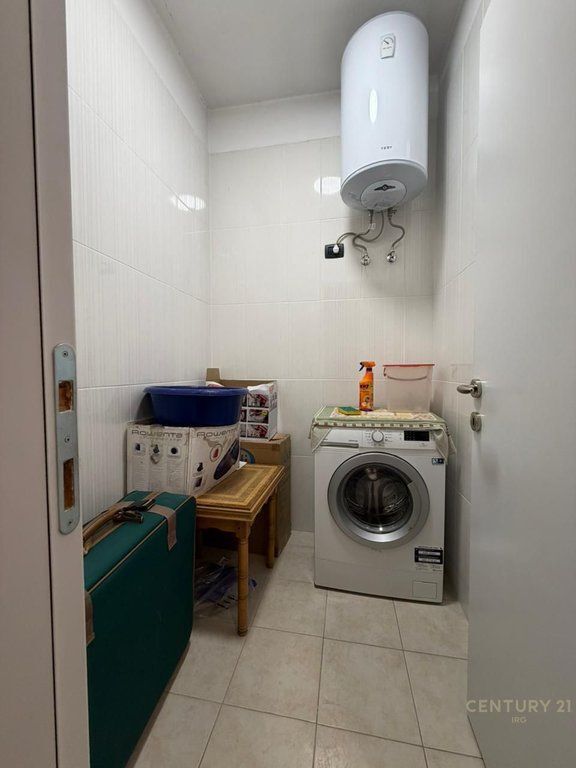 Apartament 3+1 ne Rrugen e Kavajes! 1,700 € /Muaj