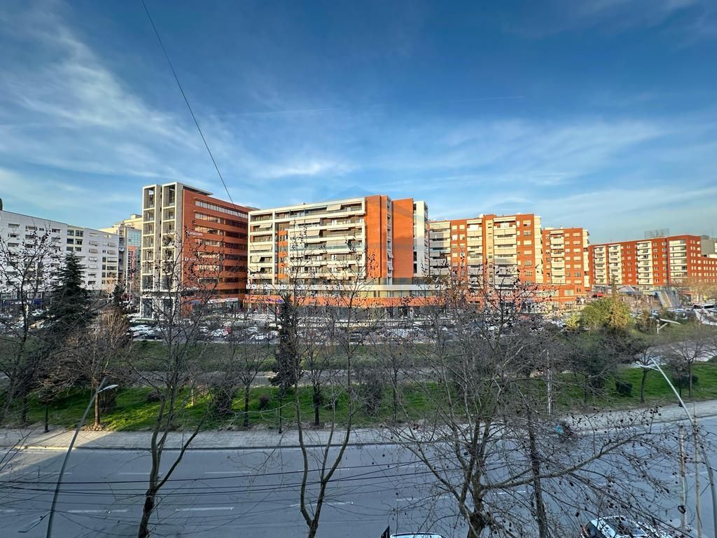Affitto, Appartamento 2+1+2, Palazzo con Freccia, Tirana