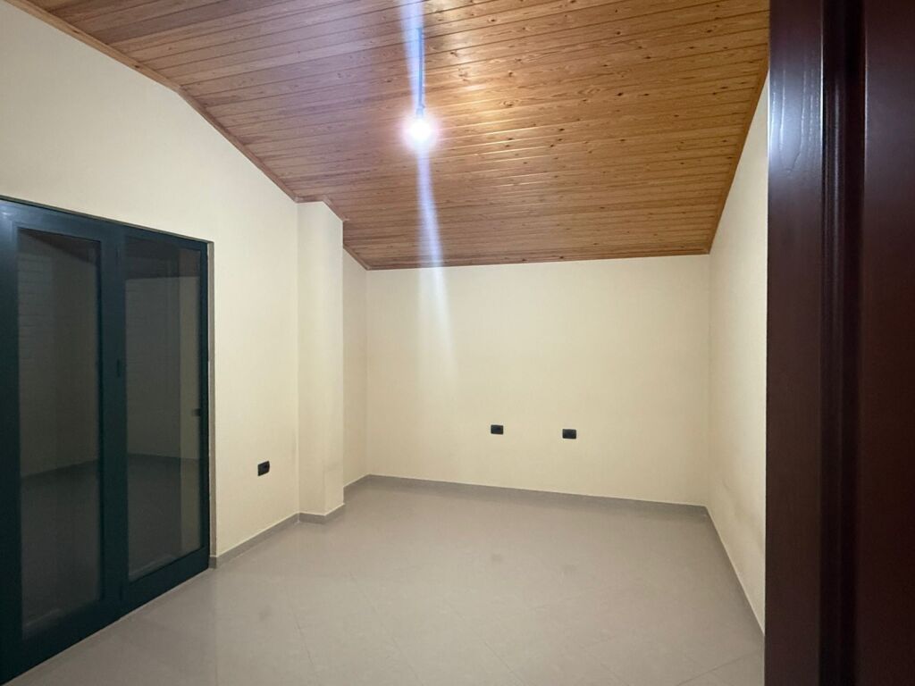 3+1,i mobiluar vile private,sauk i ri,1000 euro