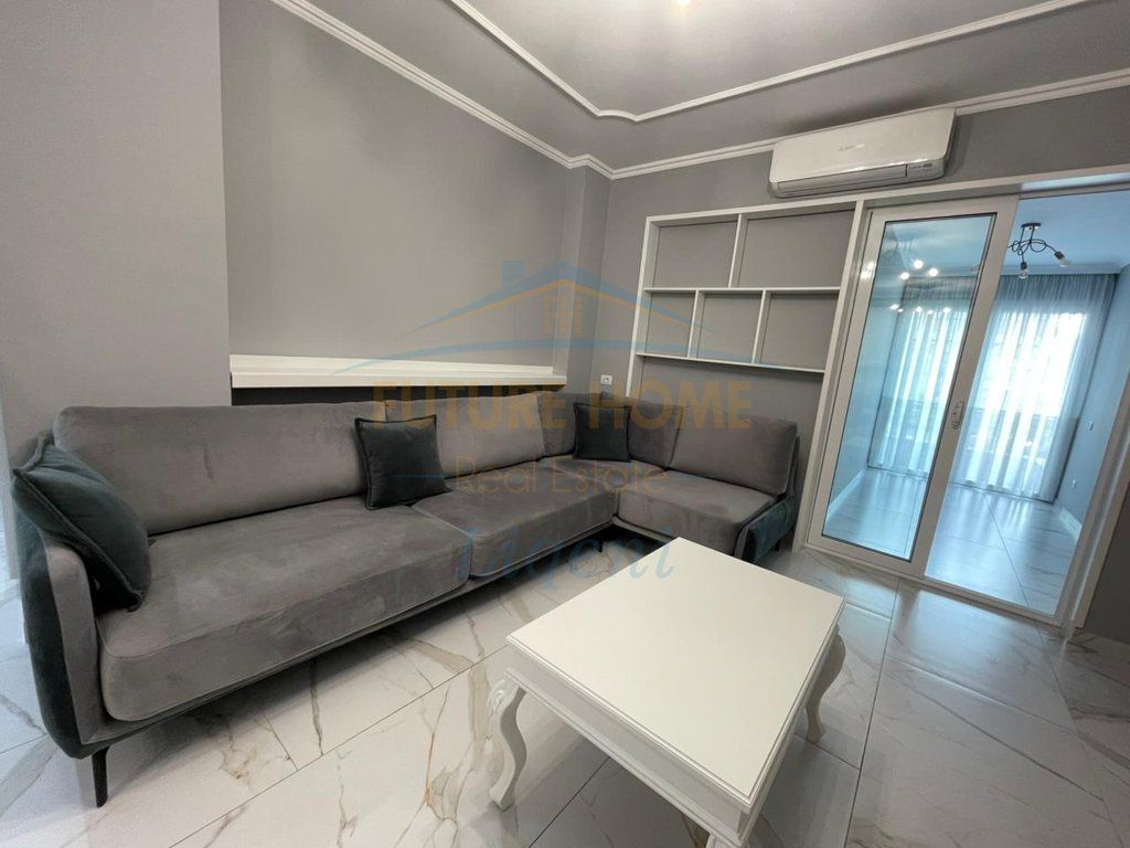 Qera, Apartament 2+1+2, Sheshi Willson, Tiranë.