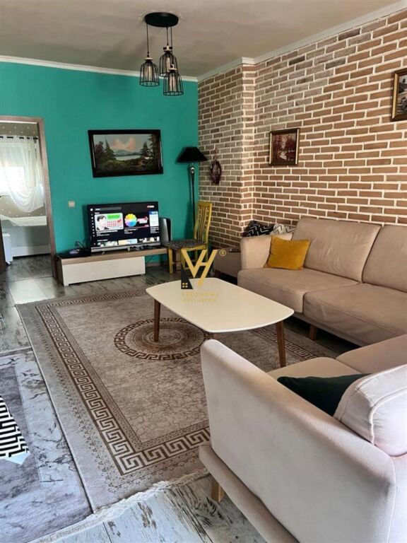 JEPET APARTAMENT 2+1+BLK ME QIRA TE KOMUNA E PARISIT 750 EURO