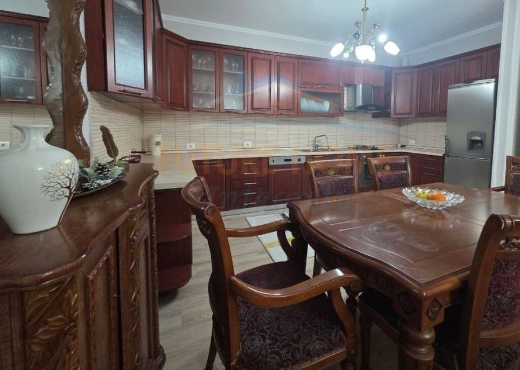 Rent, Apartment 2+1+2, Former Electric Market, Tirana.