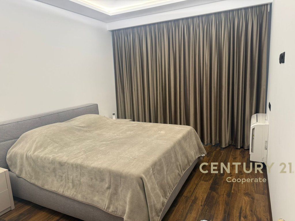 AFFITTIAMO APPARTAMENTO 1+1+ POSTO AUTO IN LION RESIDENCE TIRANA, VICINO AIR ALBANIA