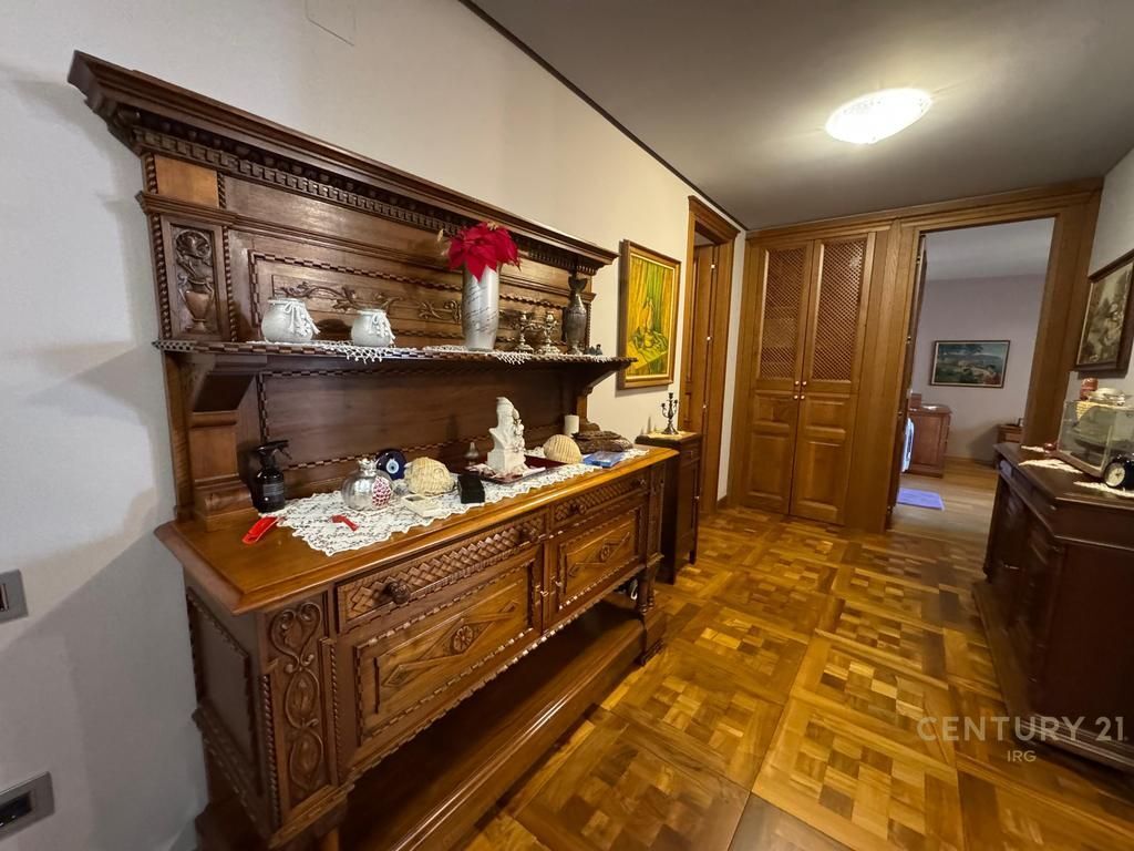 Apartment 2+1+2 for sale in the Ish-Blloku area