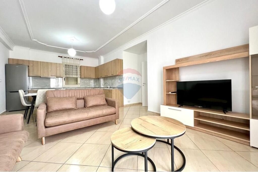 Apartament 2+1 me qera ,prane Kishes Orthodhokese,Vlore