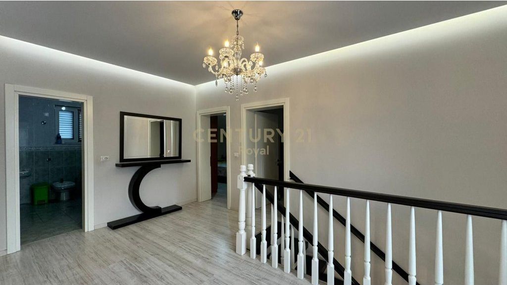 VILE NE SHITJE NE ZONEN E SHKOZES, PRANE UNAZES SE MADHE 480,000 € Sip. Totale  640m2