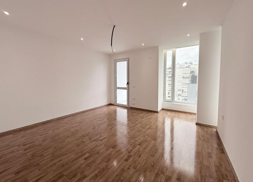 Shitet Apartament 3+1 – Rruga e Elbasanit