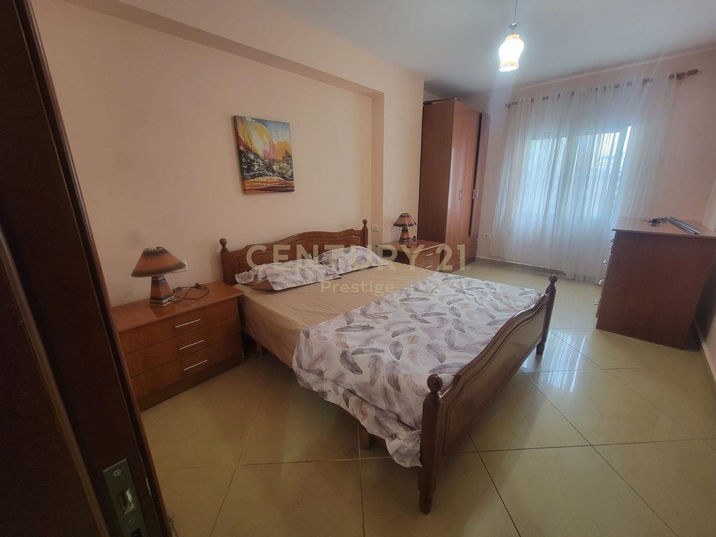 APARTAMENT 3+1+2 ME QIRA TEK PETRO NINI, TIRANE! 800 € /Muaj