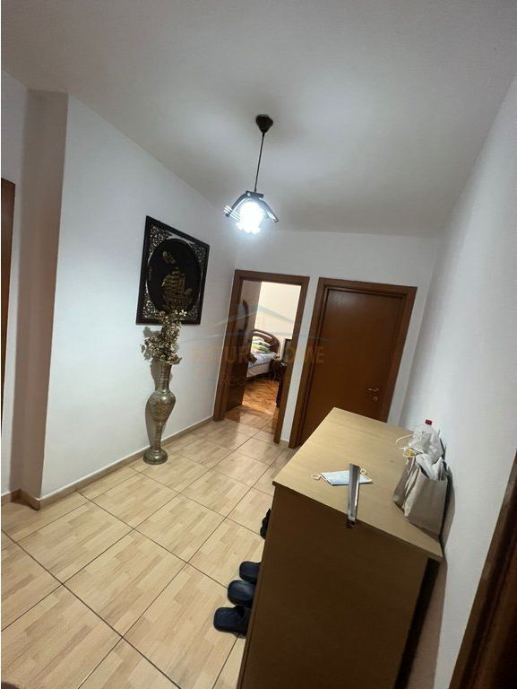 Shitet, Apartament 3+1, Rruga Karl Gega, Tirane