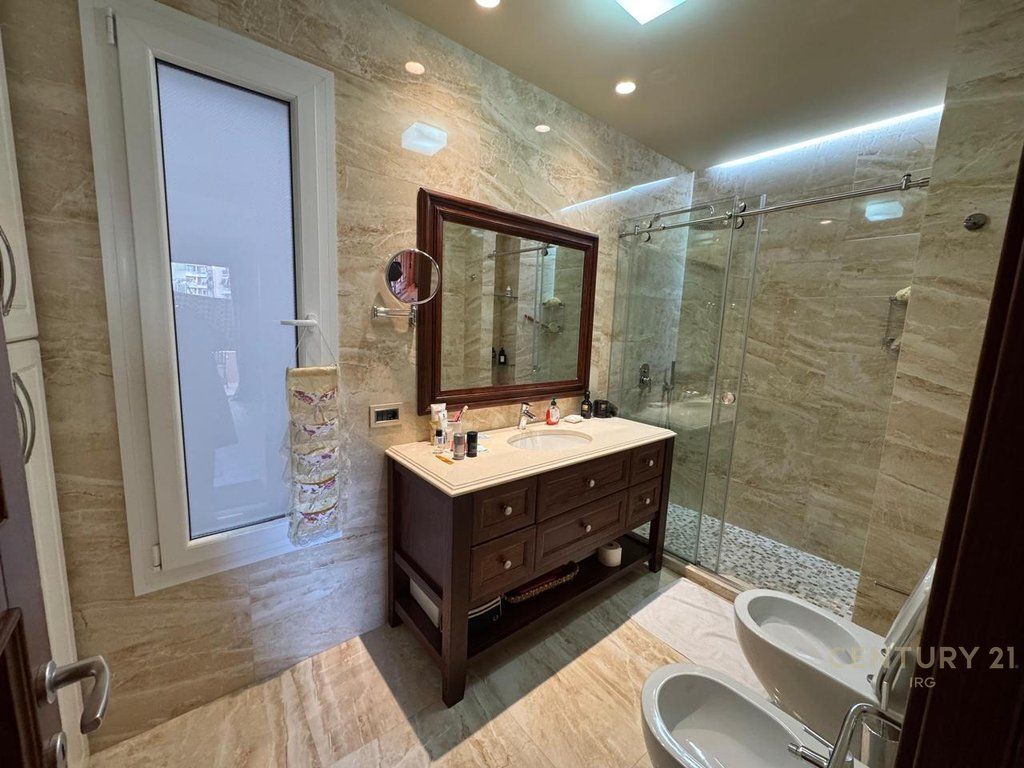 Apartment 2+1+2 for sale in the Ish-Blloku area