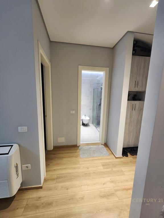APARTAMENT 1+1+POST PARKIMI ME QERA TEK KOMPLEKSI DELIJORGJI!