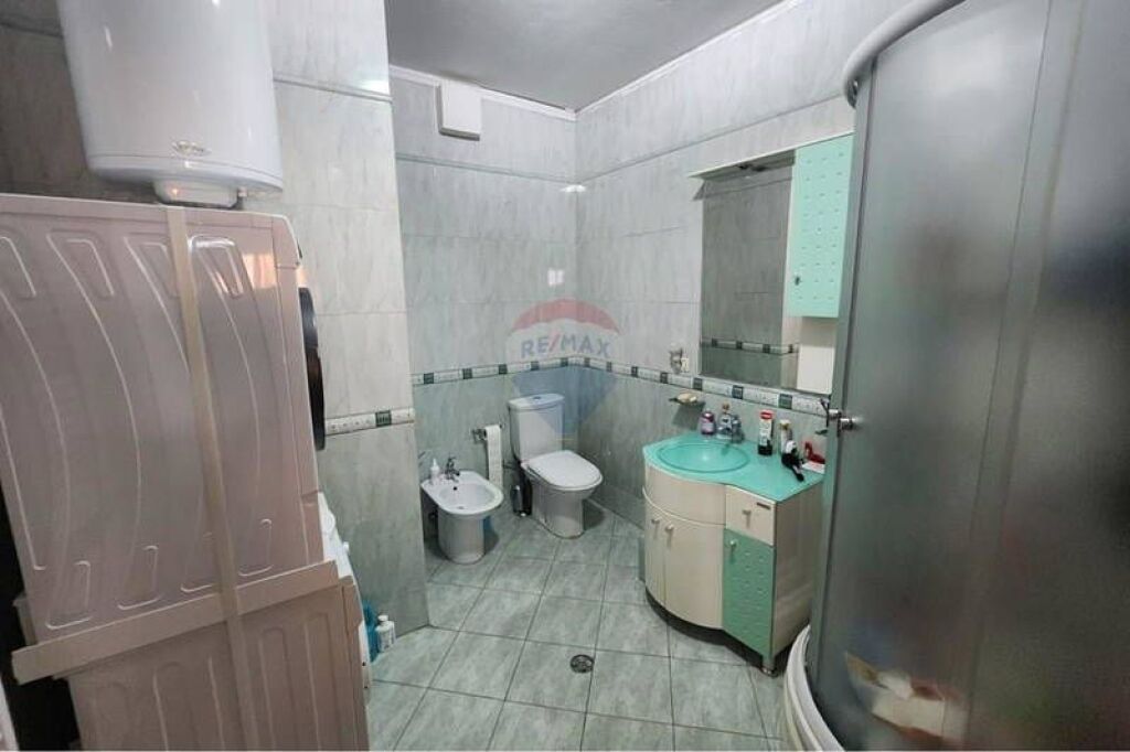 Apartament 3+1+2 per shitje Komuna e Parisit