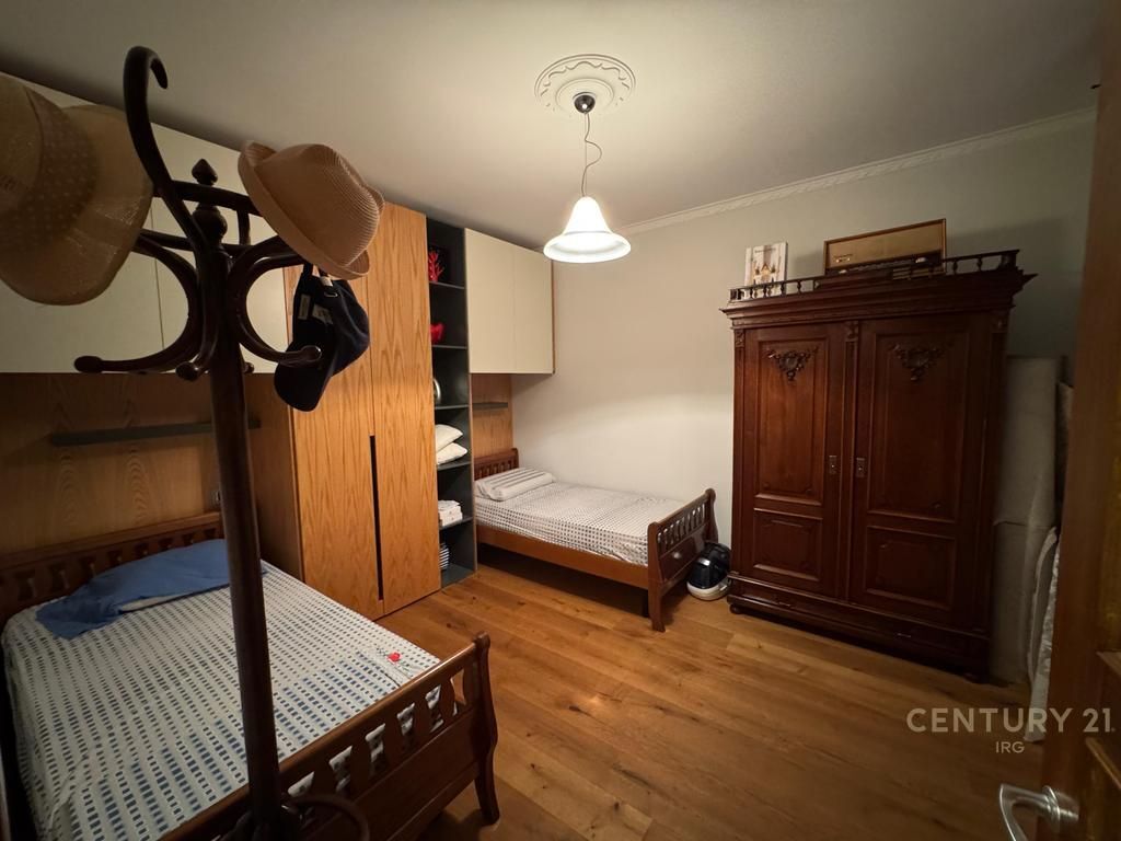 Apartment 2+1+2 for sale in the Ish-Blloku area