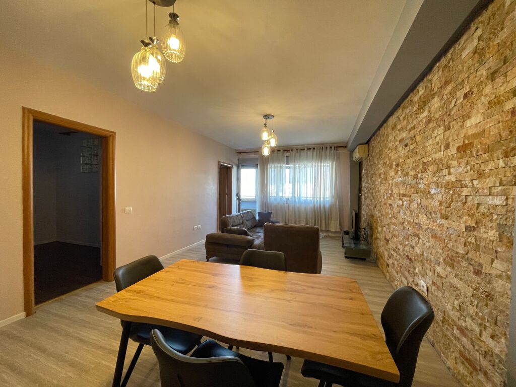 Apartament 2+1 Me Qera tek Rruga e Kavajes.