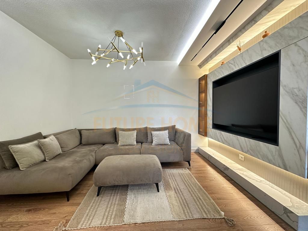 Affitto, Appartamento 2+1+2, Palazzo con Freccia, Tirana