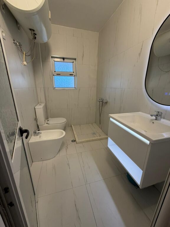 APARTAMENT 1+1 PER SHITJE PRANE QSUT