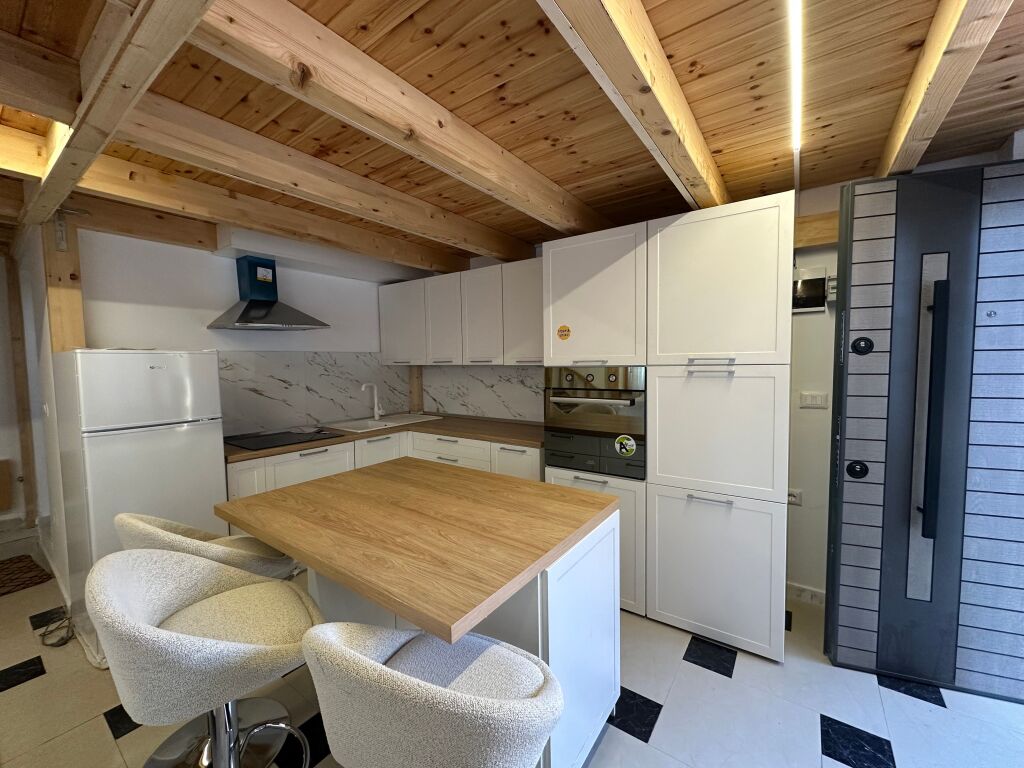 Duplex me qira Selvia