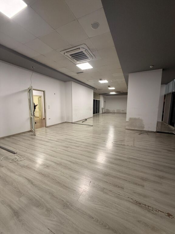 LOCALE COMMERCIALE IN AFFITTO ZONA DELLE TASSE, DURRES