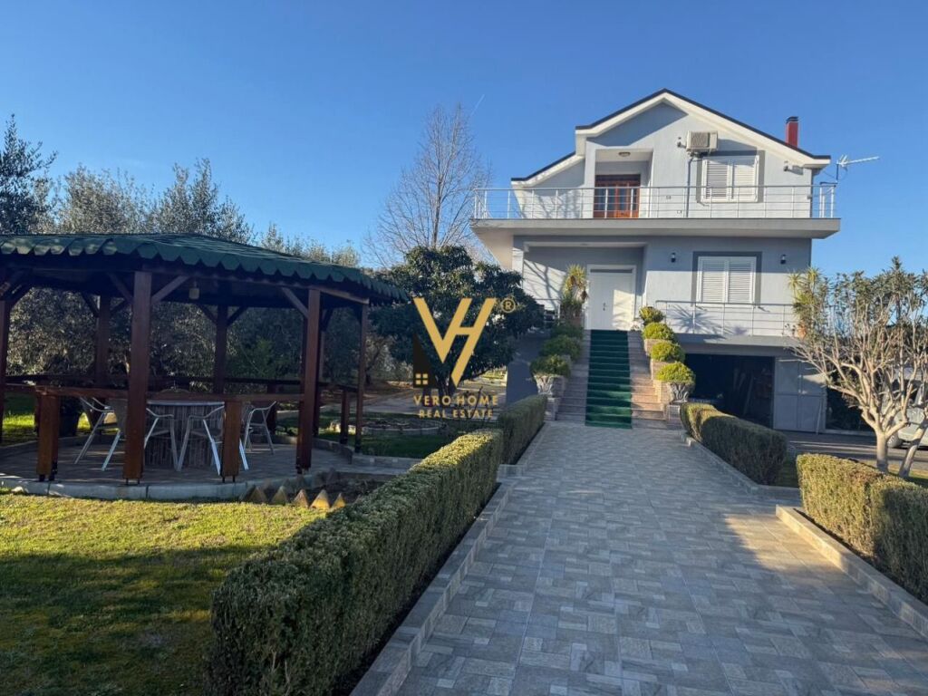 VILLA SU DUE PIANI E TERRENO IN VENDITA A VORE 1.195.000 EURO