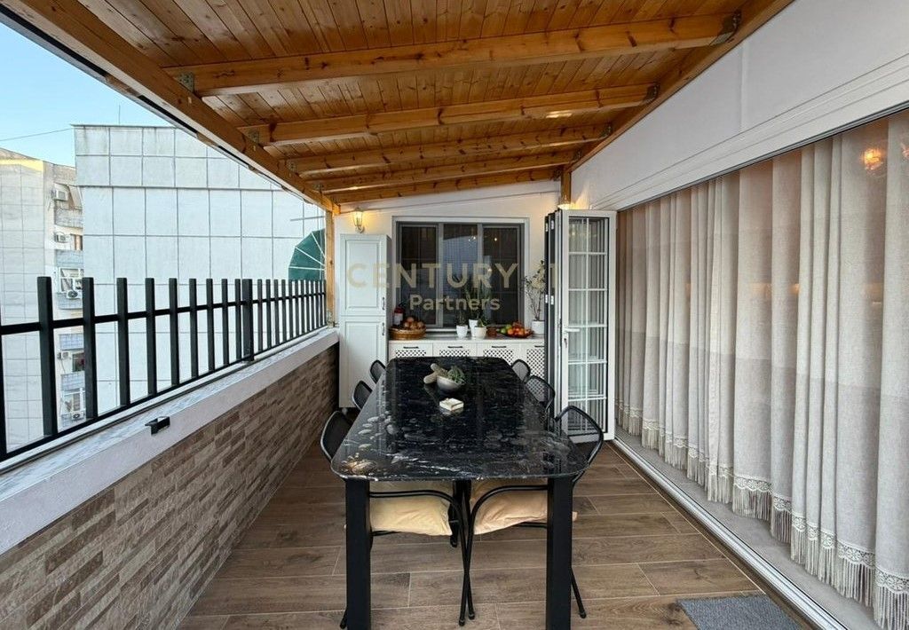 APARTAMENT 1+1 ME KUZHINE TE VECUAR+ VERANDE PRANE CASA ITALIA