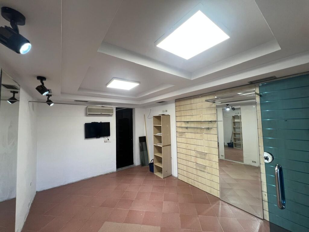 🏢 Business Premises for Rent on the Main Road in Brryl
