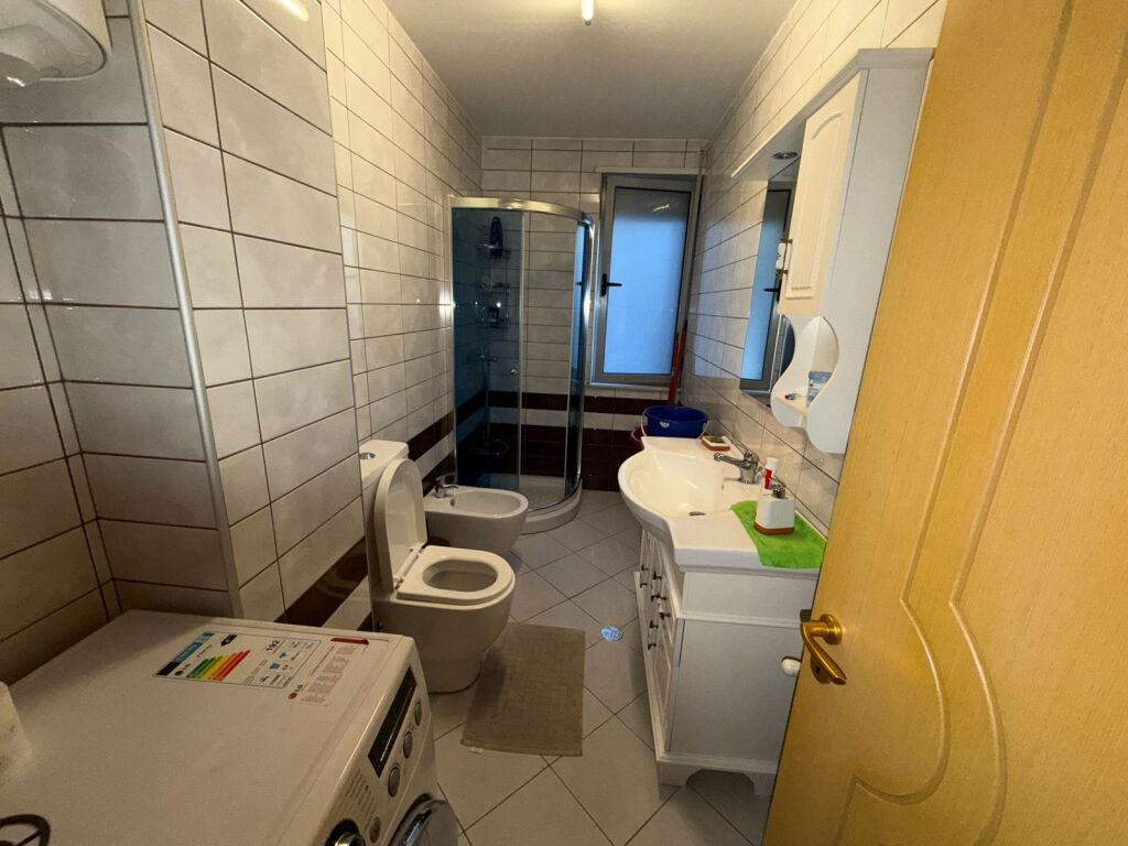 Jepet me Qera – Apartament 1+1 tek Liqeni i Thatë 🌿
