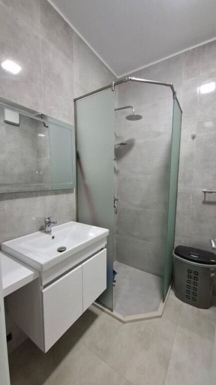 Apartament 1+1 te rezidenca Henke përballë Amerikan 3