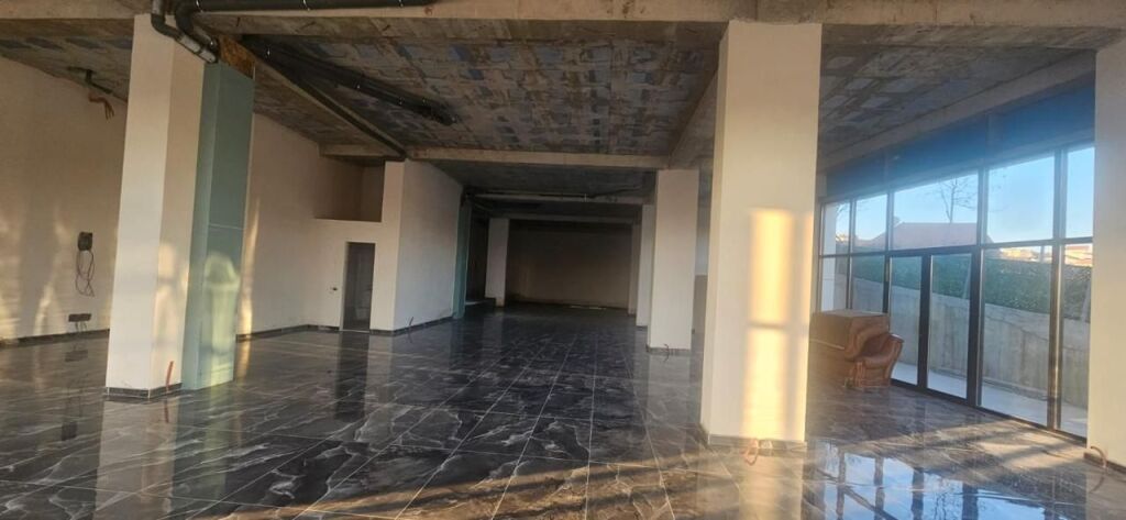 Locale commerciale in Affitto a Paskuqan