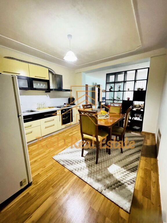 🏡 APARTAMENT ME QERA 1+1 – Rruga Gjik Kuqali