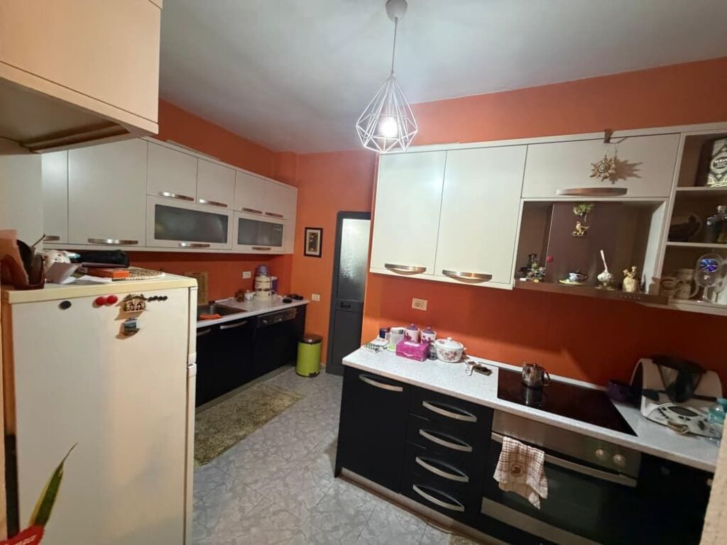 VICINO AL MERCATO ELETTRICO_VENDESI APPARTAMENTO 2+1