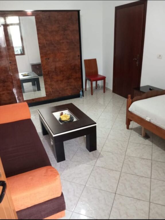 STUDIO APARTMENT 20000 LEKE. FORMER ELECTRICITY SHOP. BAR IT'S OK.