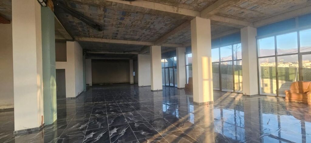 Locale commerciale in Affitto a Paskuqan