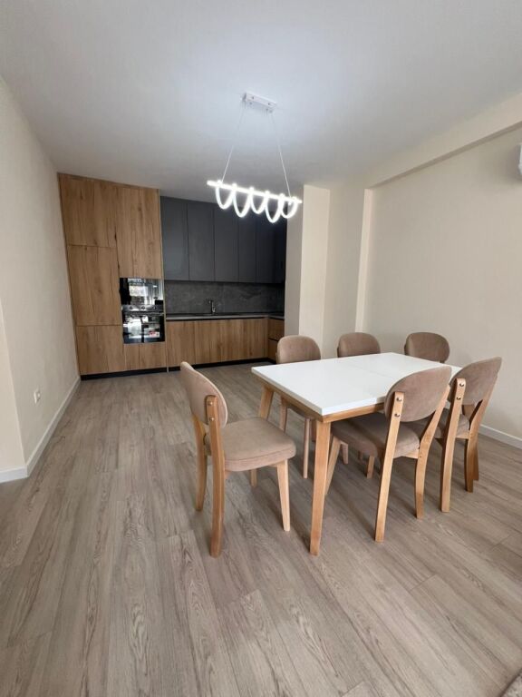 Jepet me Qera – Apartament 2+1 tek Kompleksi “Met-Invest”, Liqeni i Thatë 🌿