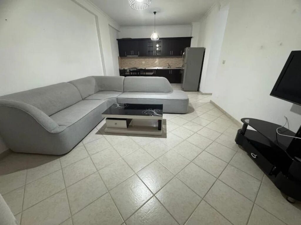 1+1, villa privata al 1° piano, sul nuovo boulevard, 400 euro