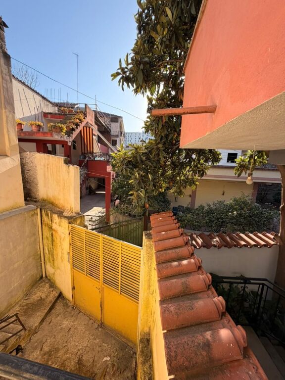 🏡 Apartament + Truall në Shitje – Rruga e Dibrës, përballë QSUT 178.000 LEK