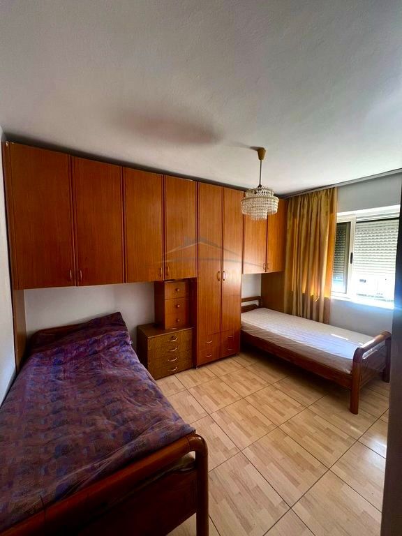 🏠 Shitet 3+1 në "Karl Gega" – Lokacion i Shkëlqyer &amp; Me Hipotekë! 📍