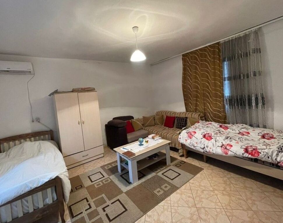 ‼️NUOVO ANNUNCIO. 🏡 Appartamento 1+1 + Terreno in Vendita – Via Dibrës, di fronte a QSUT