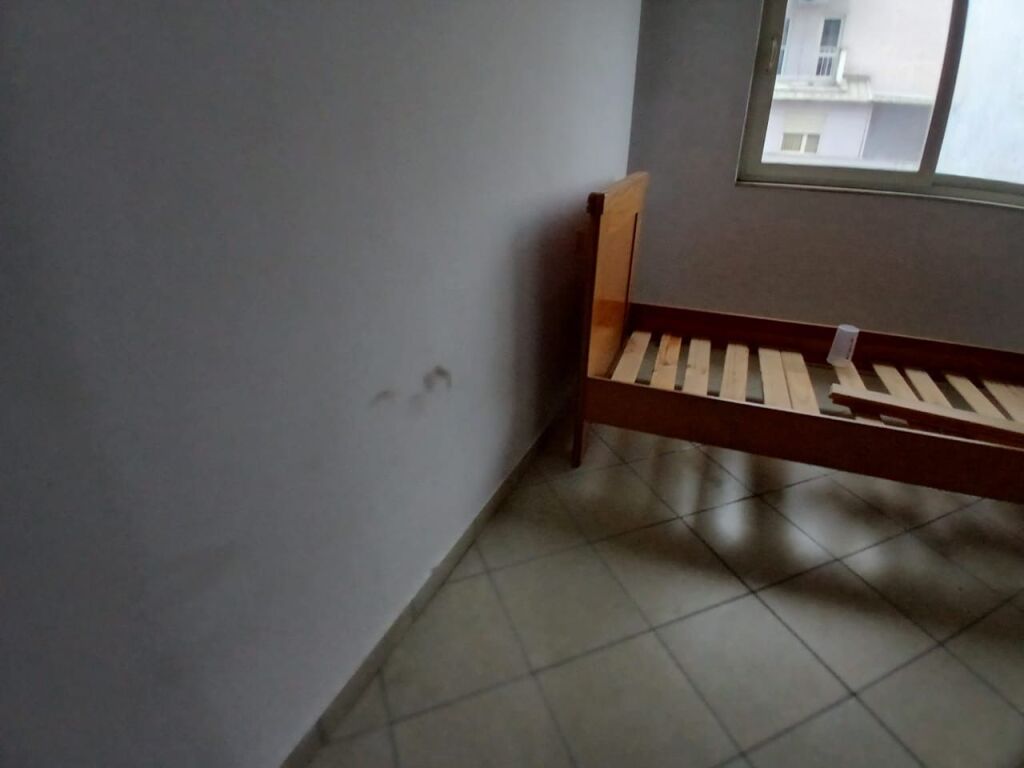 2+1,pjeserisht i mobiluar,te eco market yzberisht,400 mije leke