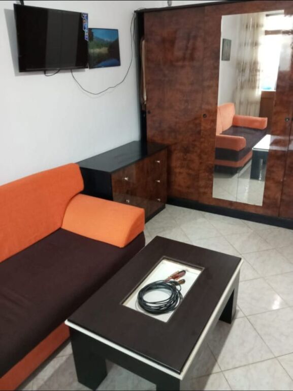 STUDIO APARTMENT 20000 LEKE. FORMER ELECTRICITY SHOP. BAR IT'S OK.