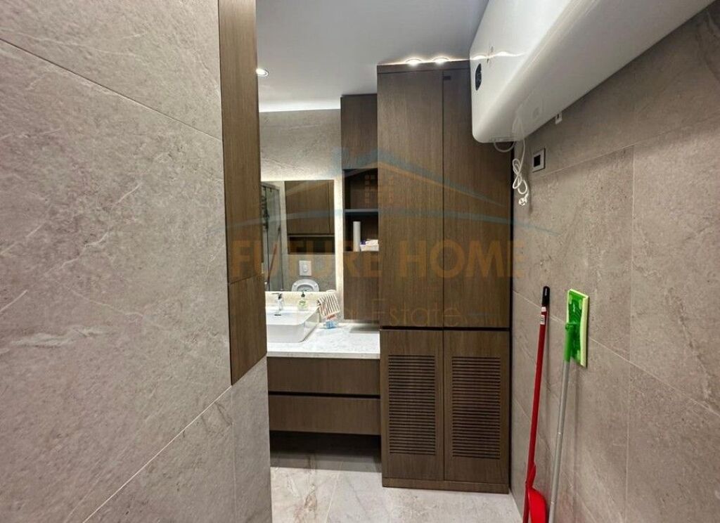 Tirane, affittasi appartamento 1+1, 4° piano, 65 m², 850 € (Myslym Shyri)

