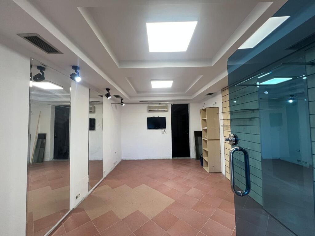🏢 Business Premises for Rent on the Main Road in Brryl