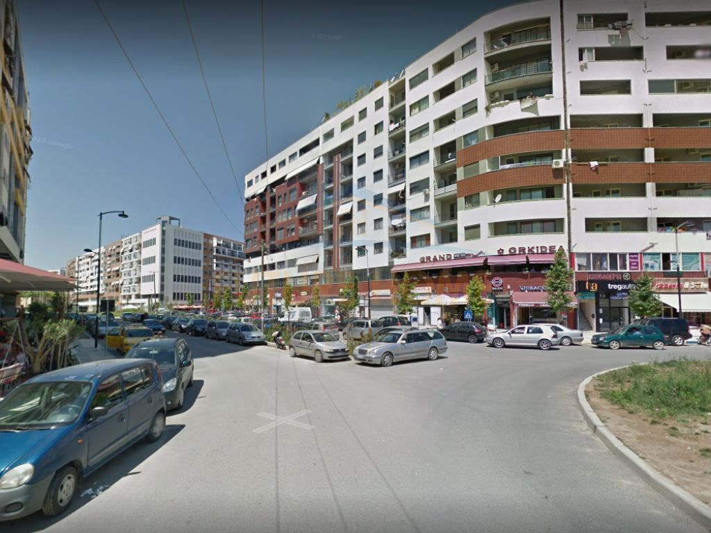 For sale, apartment 2+1+2+parking space, Unaza e Re, Tirana.