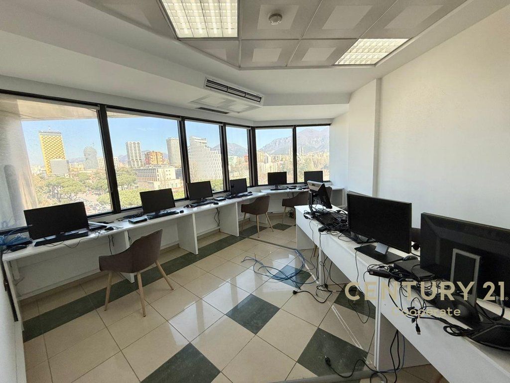 Office for rent at the Twin Towers, on the “Dëshmorët e Kombit” Boulevard,