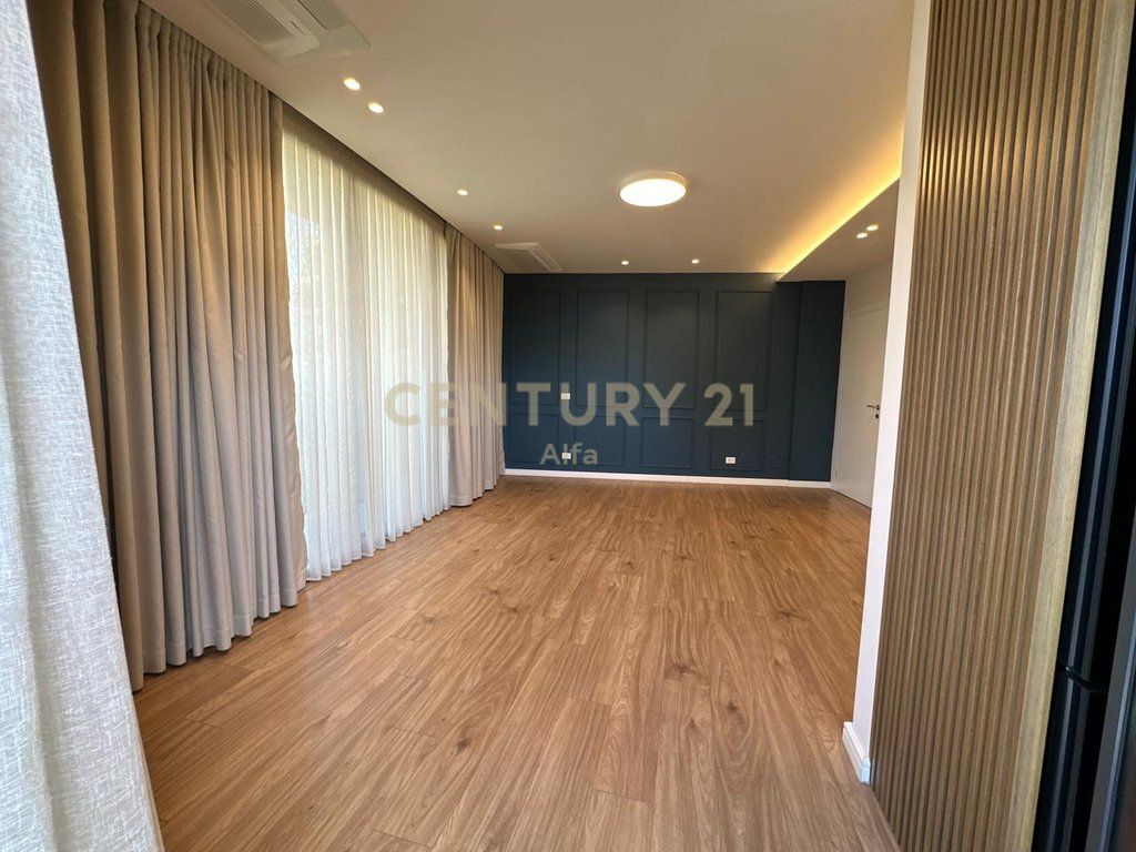 Office space for rent in Lake View Residence
