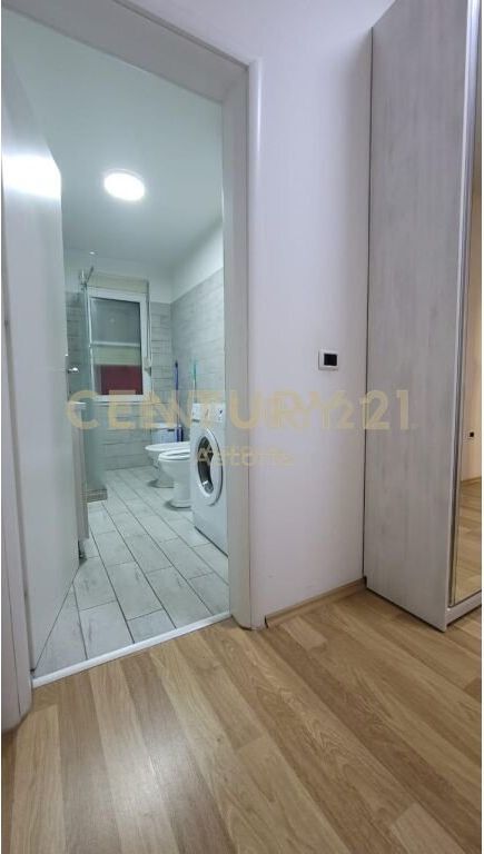 Jepet me qira apartament 1+1 te Kopshti Botanik, rruga "Xhon Kenedi"