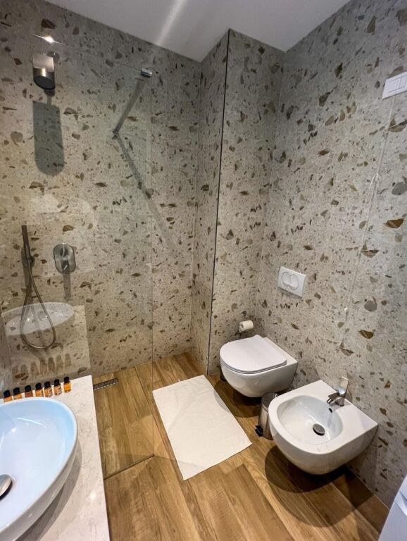 Apartment for Rent at Lake View