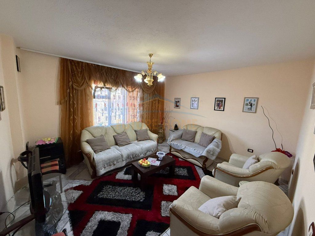 In vendita, Casa a 3 piani, Quartiere 1, Pogradec