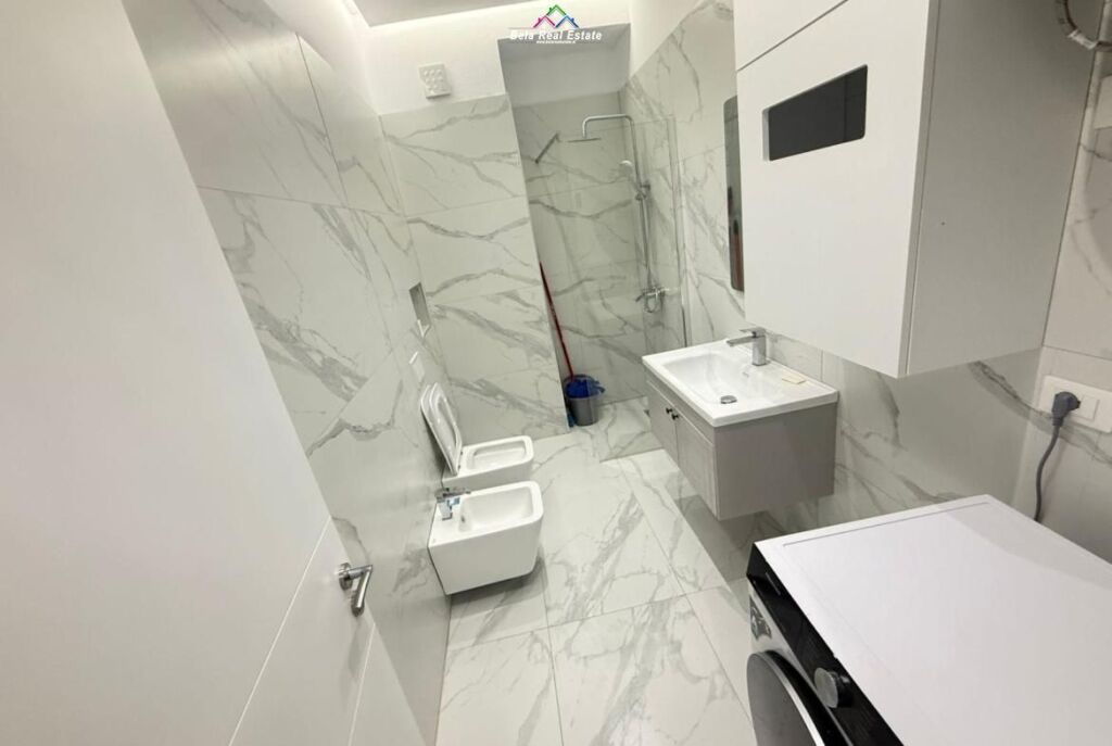 Apartament Me Qera 2+1 Tek Komuna e Parisit (ID B2201669) Tirane