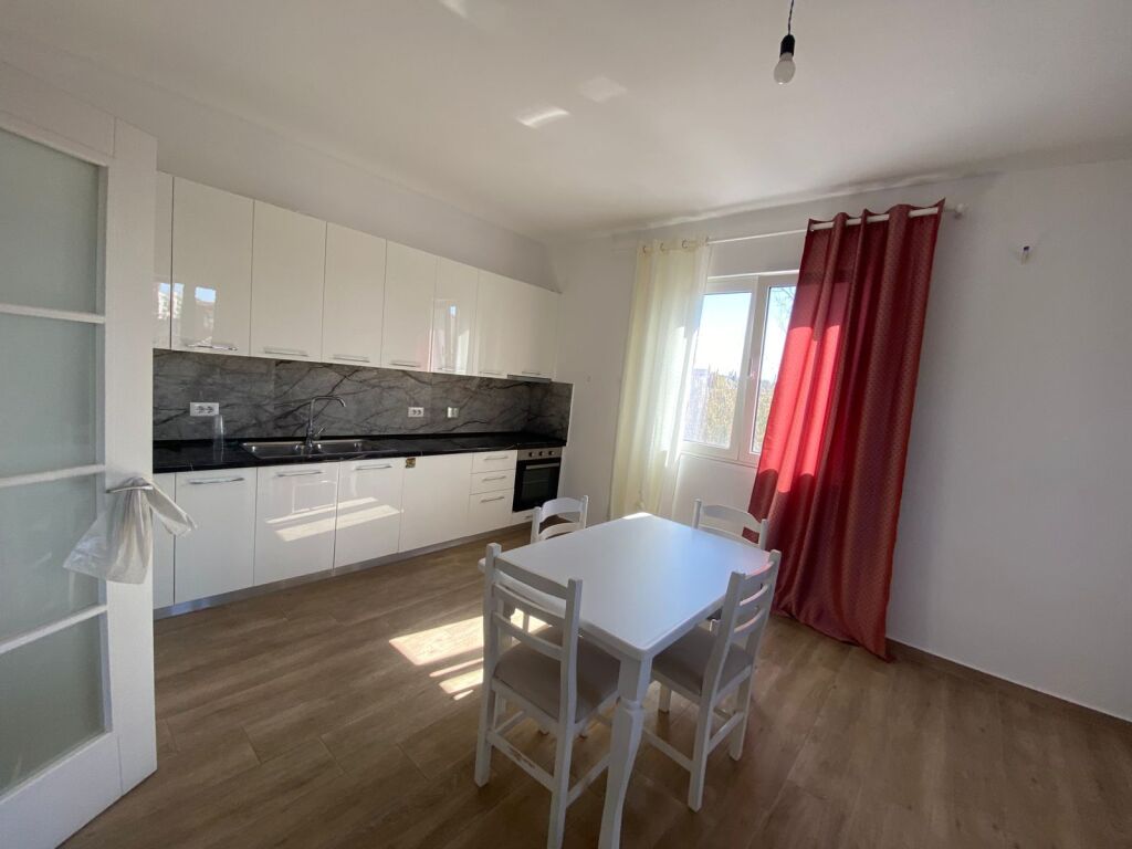 OCCASION VILLA FOR SALE INVESTED IN RAILWAY BEACH DURRES 290000 EURO
