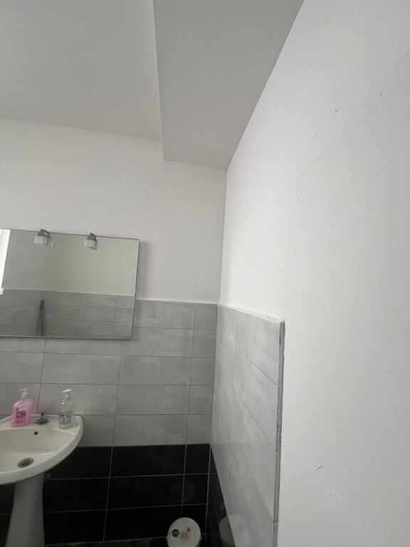 🏢 Locale Commerciale in Affitto a Ali Dem
